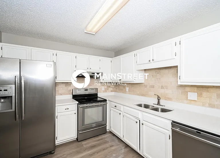 12 Stratford Dr — Photo 5