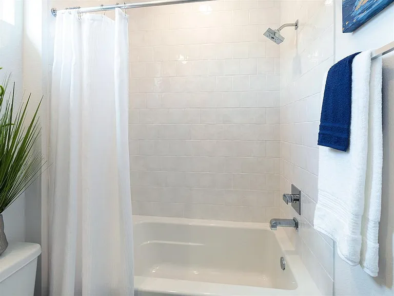 310 Jensen Dr — Photo 18
