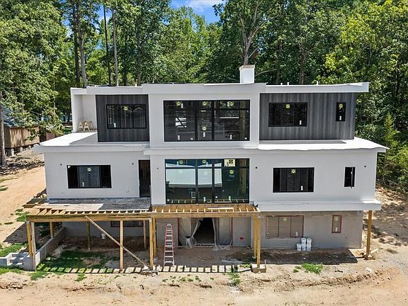 2nd image of 335 Cross Cut Ln
