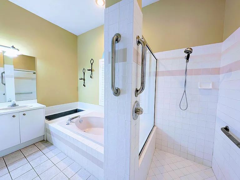 5667 Wellington Ct — Photo 35