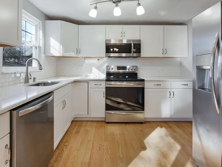 16012 Normandy Ct — Photo 6
