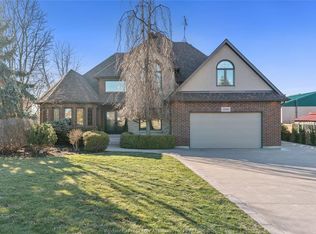 2116 Front Rd N, Amherstburg, ON N9V3R3