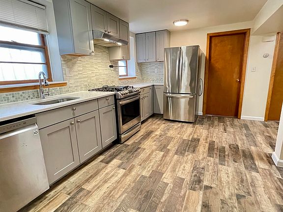 3rd image of 230 Webster Ave Floor 1