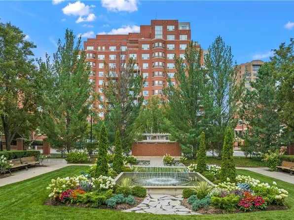 4950 Central St APT 306, Kansas City, MO 64112