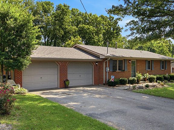 2nd image of 709 Brentwood Dr