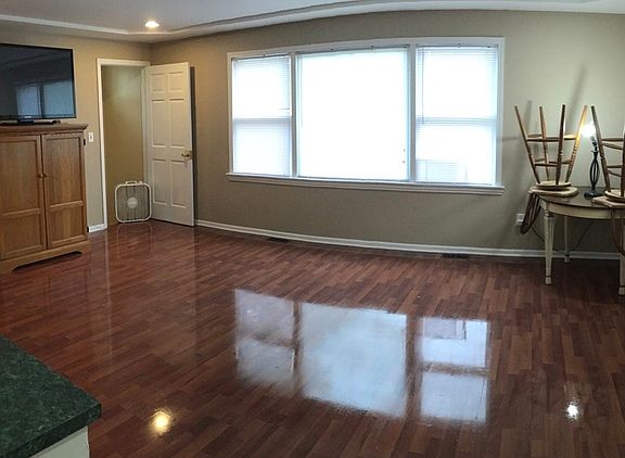 4th image of 11001 S Avenue C