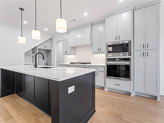 3rd image of 1506 Crystal Clear Ln