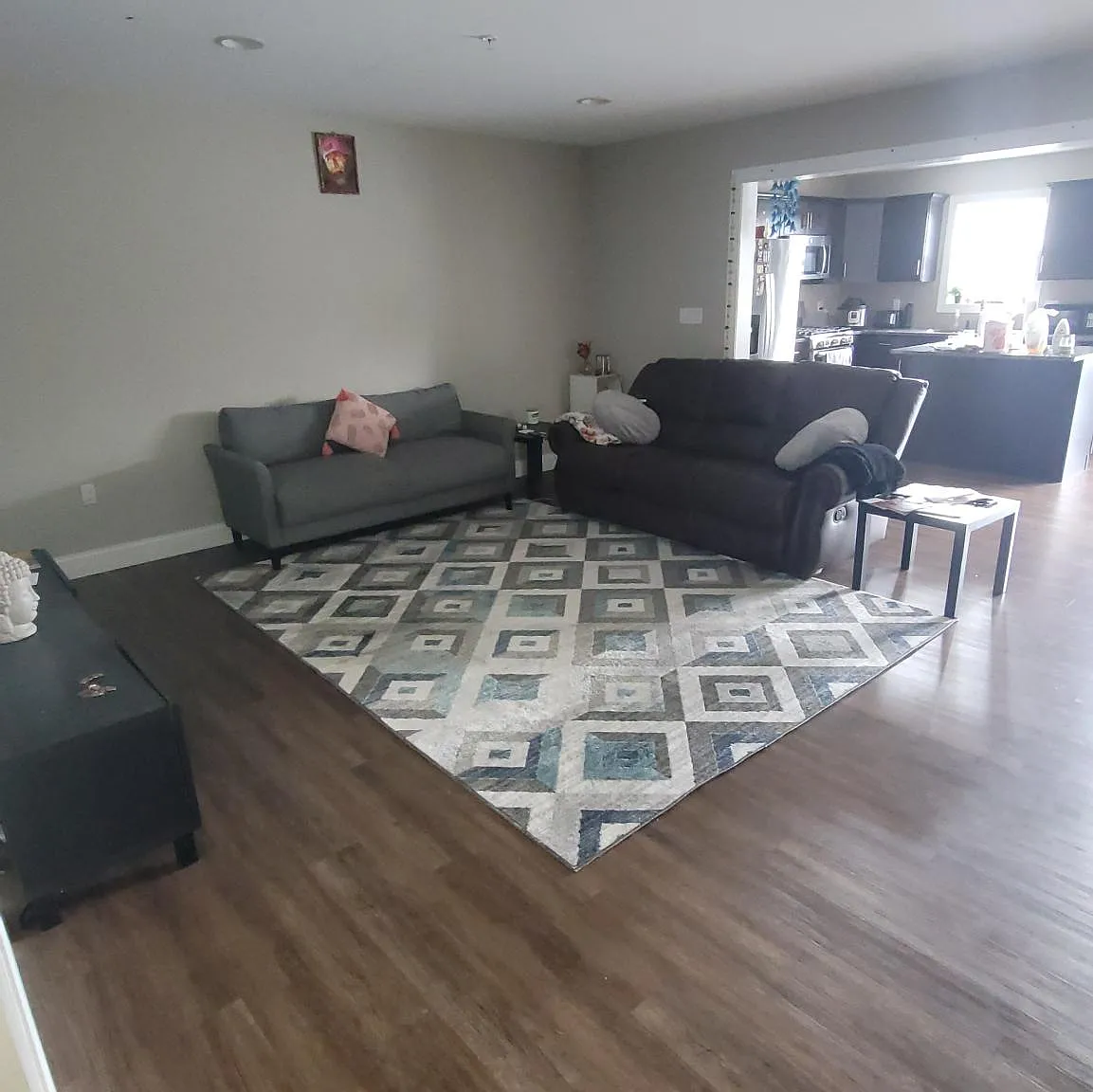 3 bed, 2.5 bath, 1860 sqft, $2,400 — Photo 2
