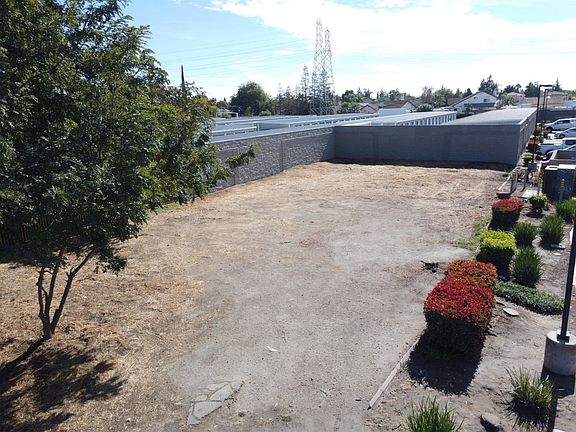5th image of 1566 W Yosemite Ave