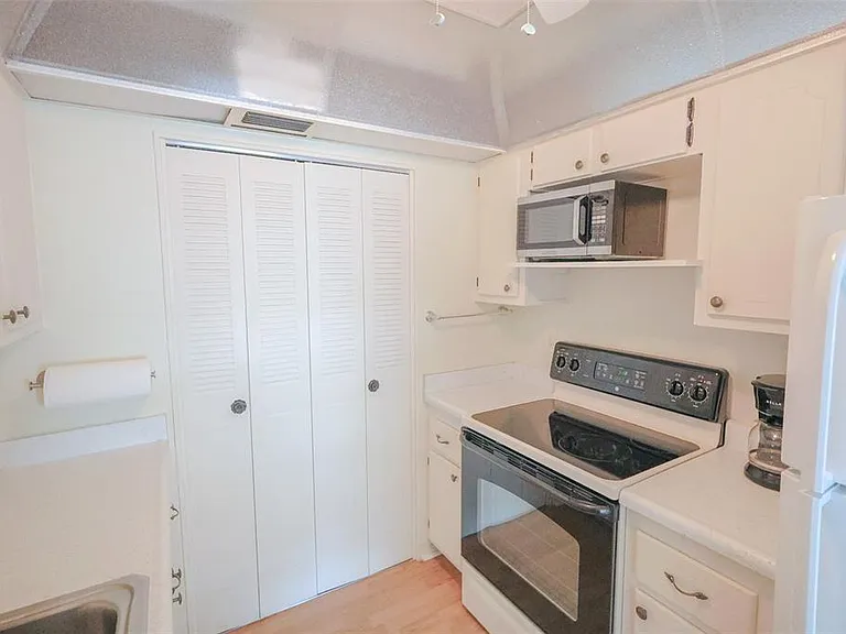 1235 S Highland Ave #4-306 — Photo 5