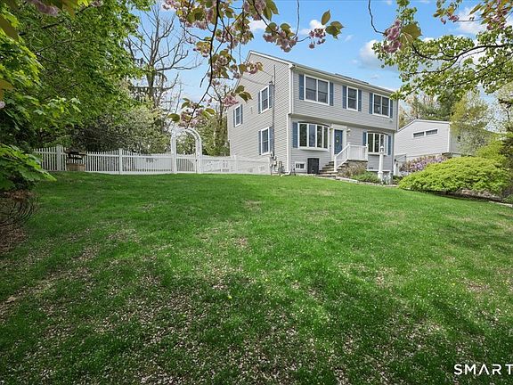 3rd image of 293 Bouton Street West