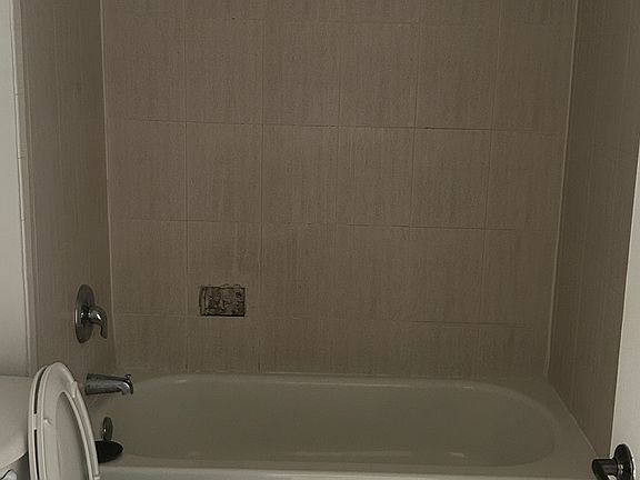 4th image of 701 SE 24th Ave