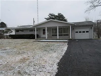 332 Eastwood Dr photo 1