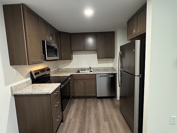 4th image of 1743 Washington St #8