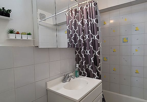5th image of 14220 84th Dr APT 2