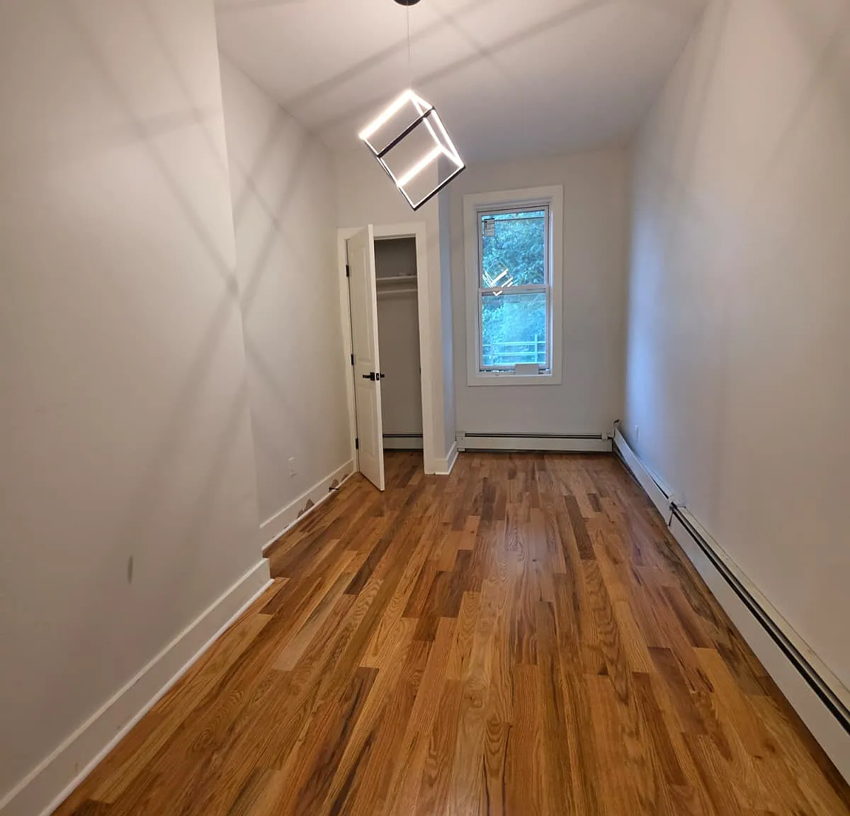 3 bed, 1000 sqft, $2,500 — Photo 3