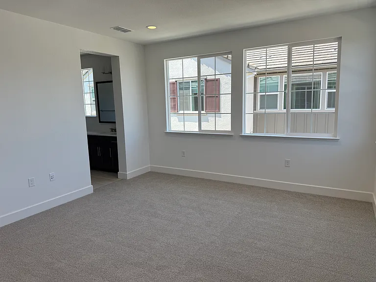 96 E Frost Dr — Photo 15