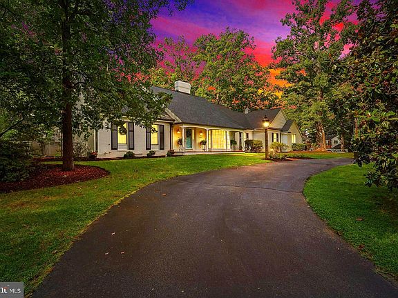 3rd image of 9507 Nelson Ln