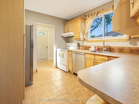 3rd image of 851 Moretta Ave