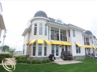 33040 Venetian Pointe Dr, Harrison Township, MI 48045
