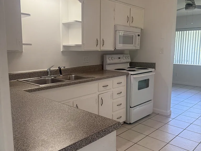 8 E Evans St — Photo 5