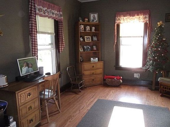 3rd image of 801 High St
