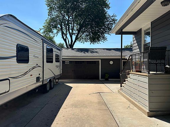 5th image of 605 Patterson Ave