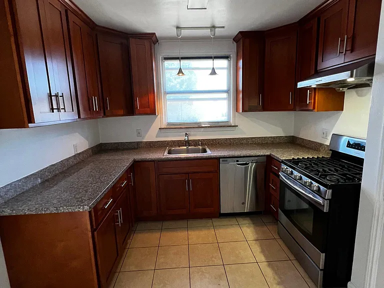 600 2nd Ave — Photo 11