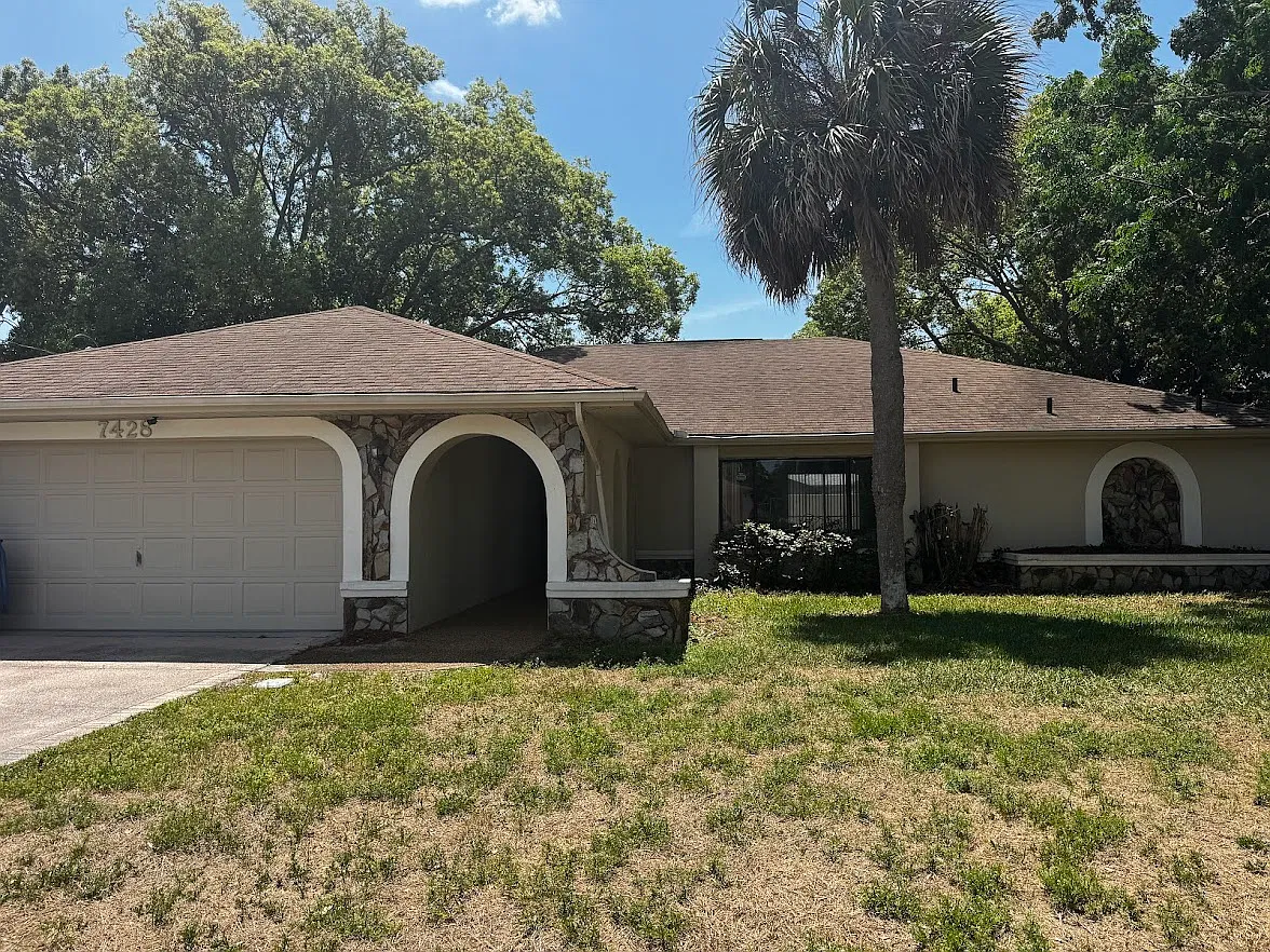 3/2 Pool Home Spring HIll — Photo 1