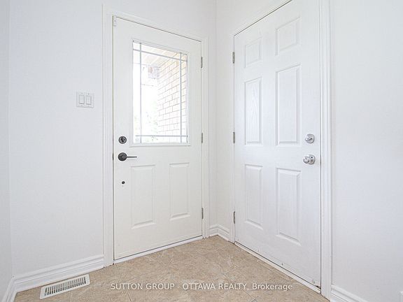 3rd image of 163 Silvermoon Cres