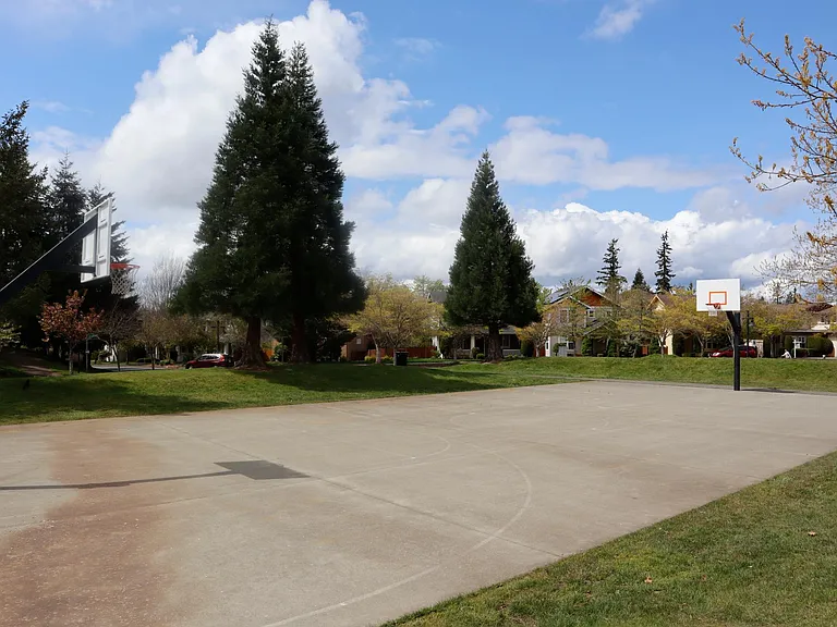 Basketball court in Cascara Park.