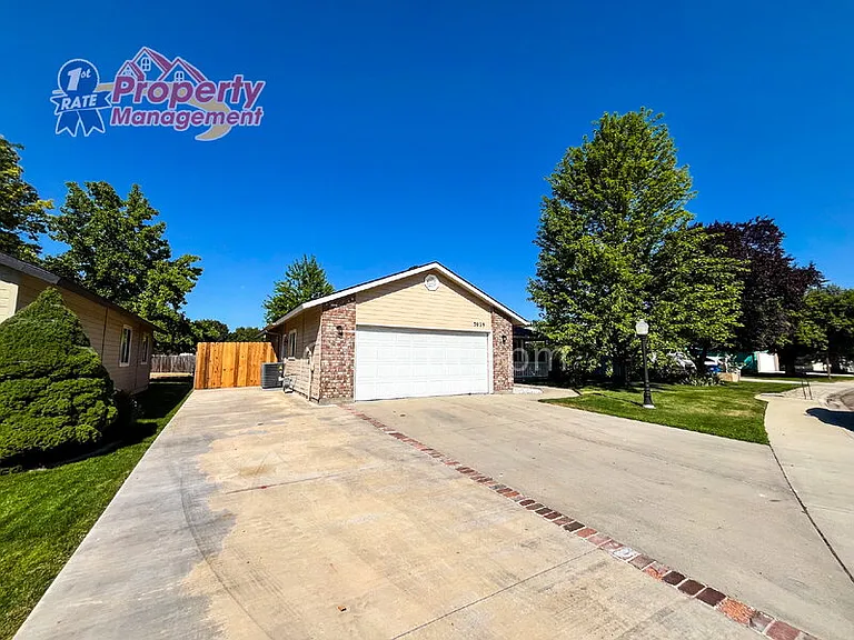 3079 N Columbine Ave — Photo 12