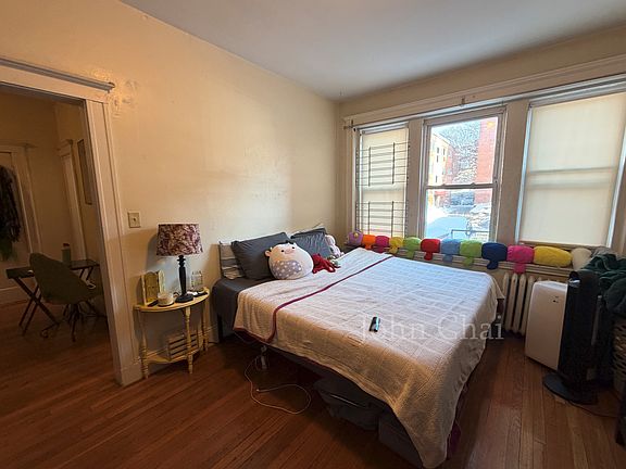 5th image of 64 Woodstock Ave APT 9