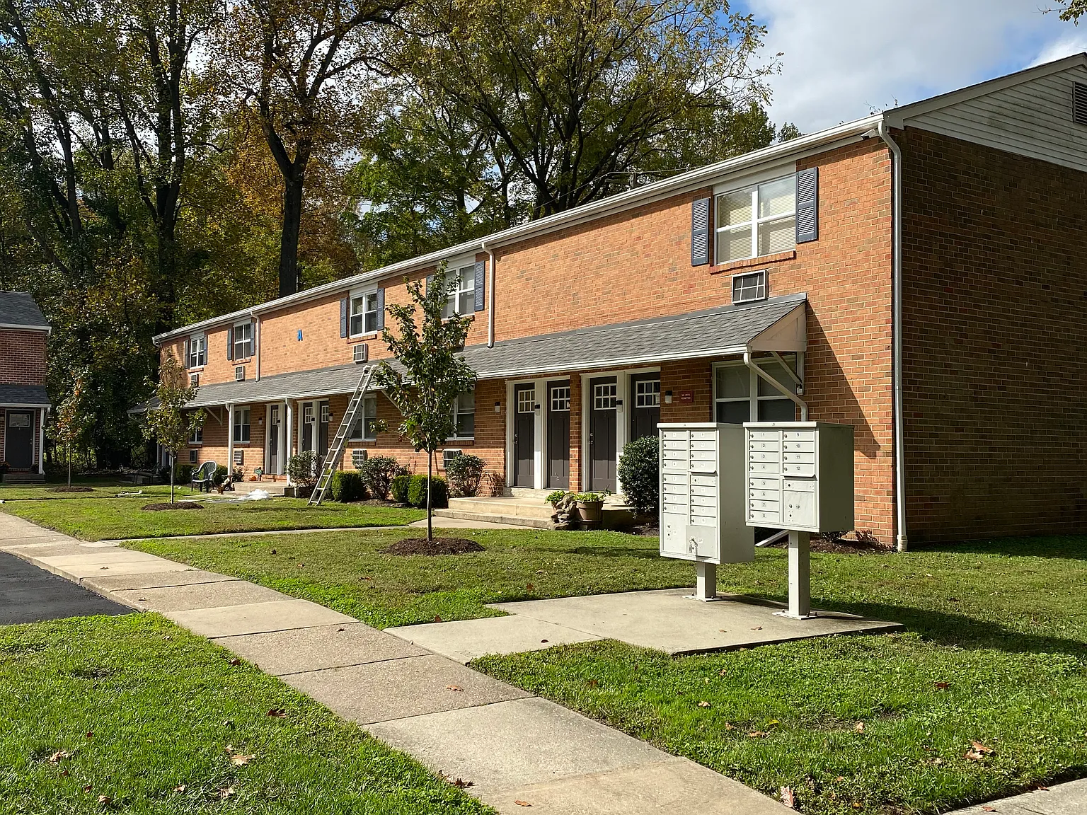 Lincoln Court Apartments — Photo 2
