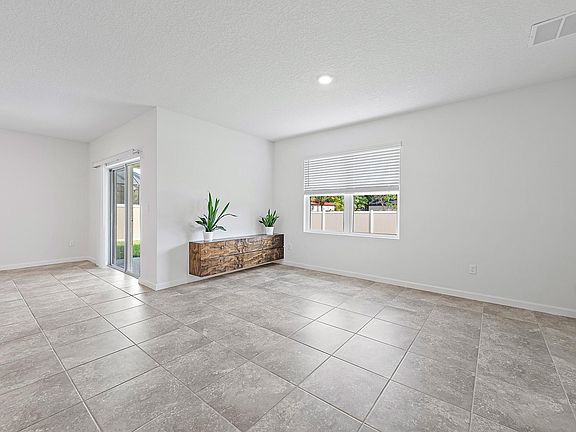 5th image of 2725 SE Garfield Avenue