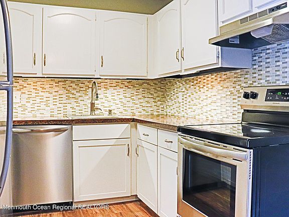 2nd image of 330 Shore Dr APT F-4