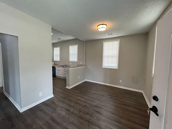 5th image of 880 Faxon Ave