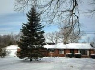 1180 Mower Rd, Pinckney, MI 48169