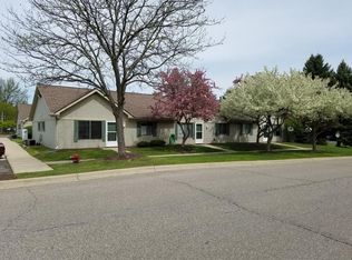 1267 Oxford Manor Ct APT 6, South Lyon, MI 48178