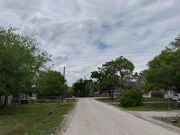 4th image of 10941 Shady Ln