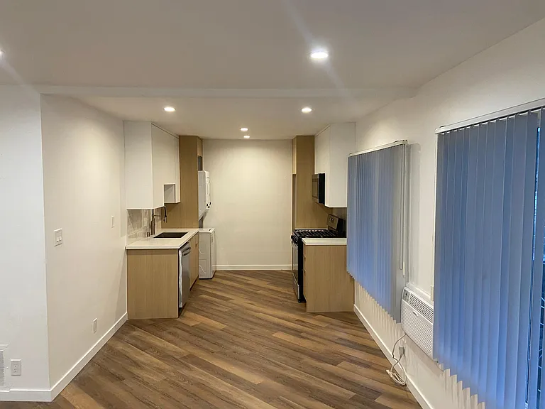5447 Russell Ave #17 — Photo 3