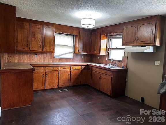 2nd image of 2202 Brookview Ave