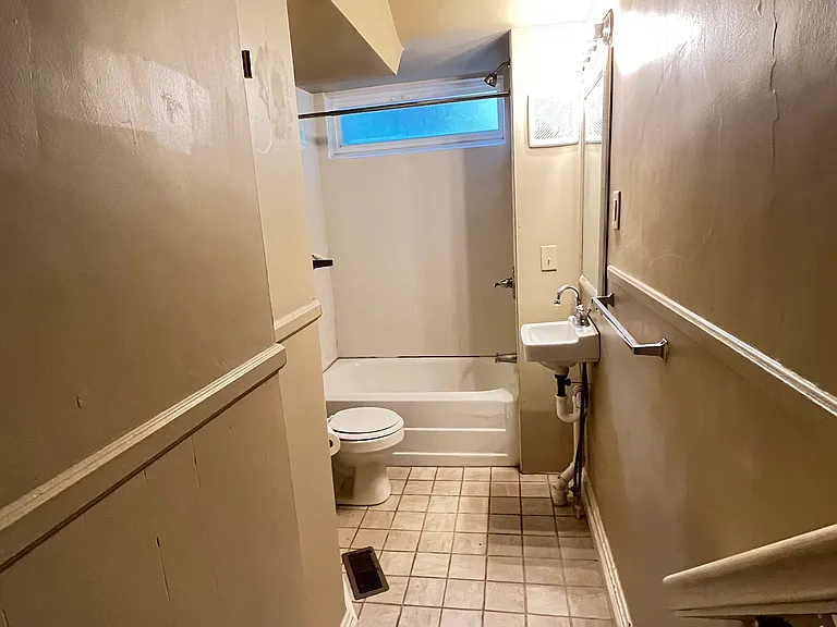 136 E 25th St #1 — Photo 6