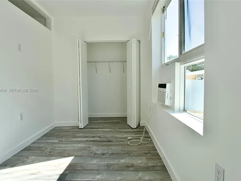 1036 SW 5th St #12 — Photo 2