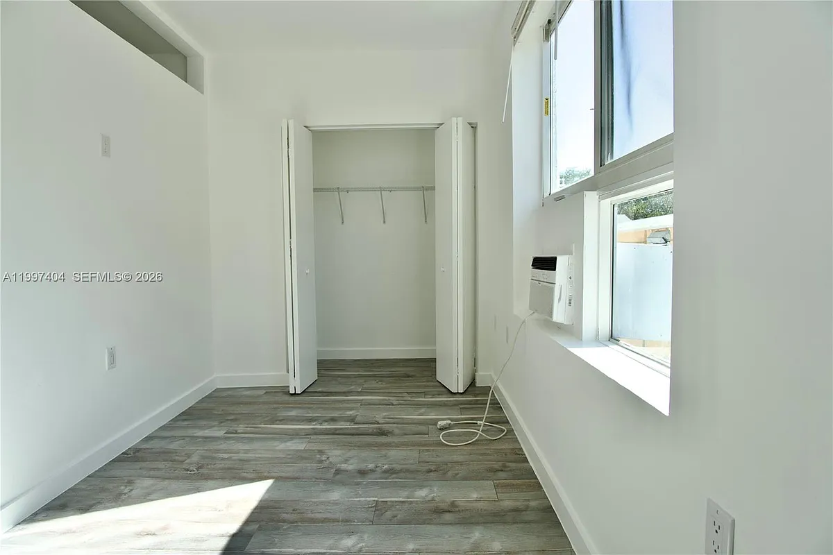 Building Photo - 1036 SW 5th St #12
