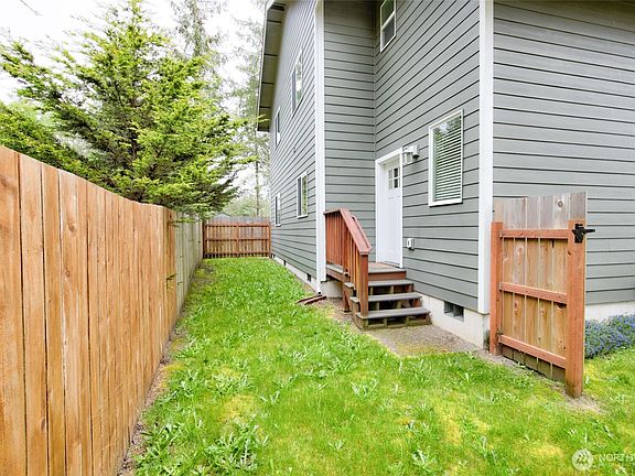 3rd image of 181 Sunrise Avenue SE