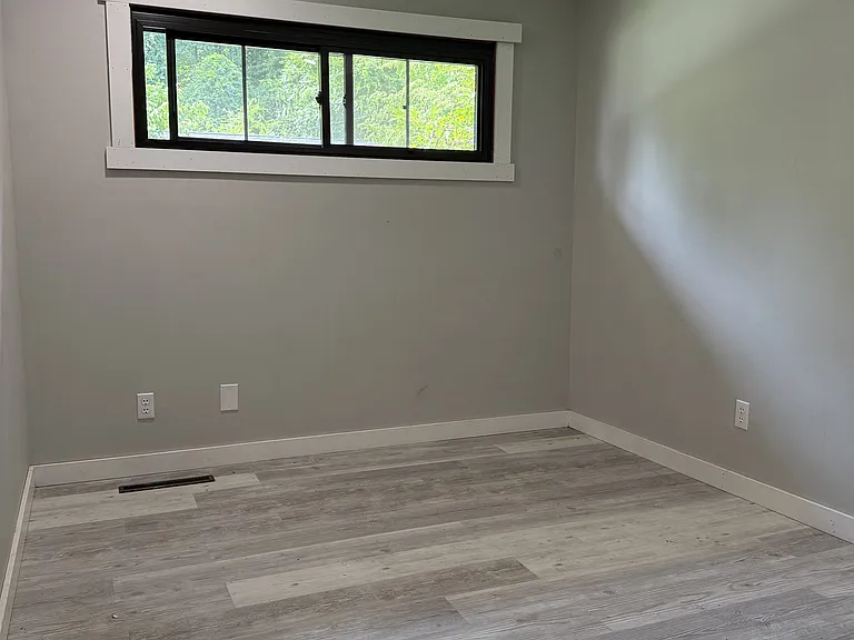 490 N Wilson Ave — Photo 8