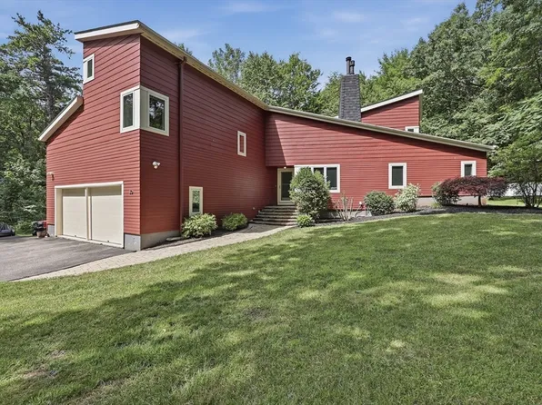 30 Saint Martin St, Fitchburg, MA 01420