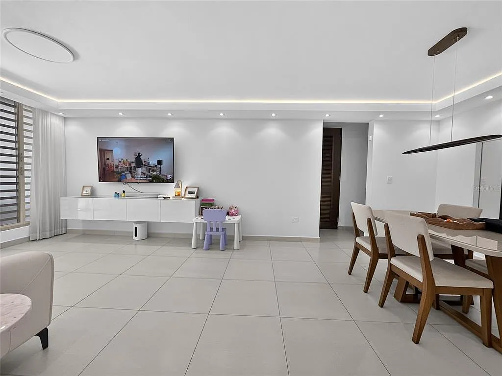 3 bed, 2.0 bath, 1360 sqft, $2,750 — Photo 4