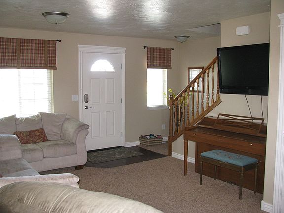 4th image of 3000 N Lilac Cir